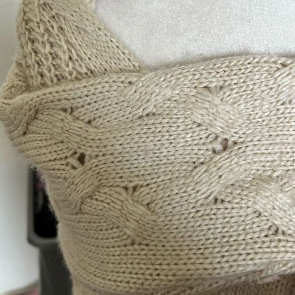 Ryu Women's Cable Knit Long Sleeve V-neck Pullover Sweater Tan Small to Medium - Picture 4 of 6